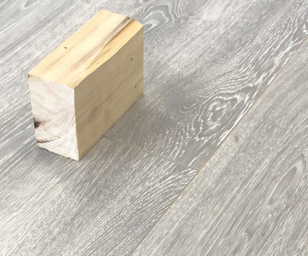 Ламинат "SunFloor" 8/32 4V Дуб Гвинея 34 (1380*193*8 мм) — купить в Владивостоке