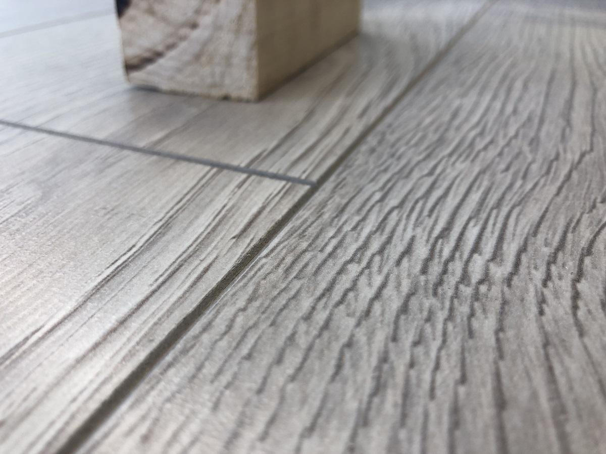 Ламинат "SunFloor" 8/32 4V Дуб Лайн 37 (1380*193*8 мм) — купить в Владивостоке