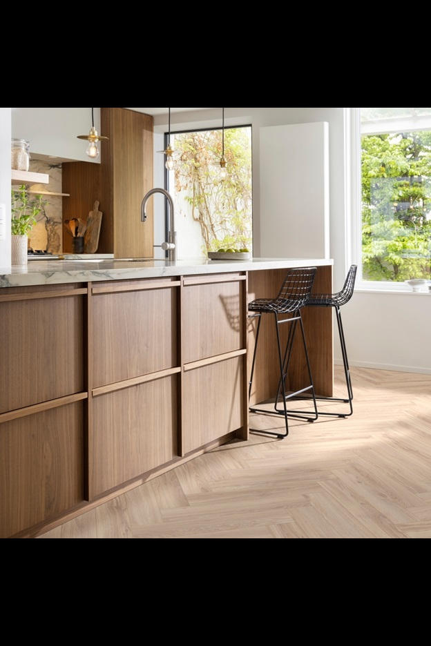 Замковая ПВХ плитка Blackjack Oak 22210 (630*126*6 мм) — купить в Владивостоке