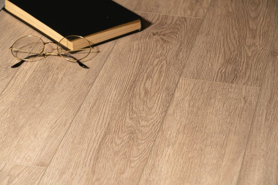 Виниловый ламинат "Bonkeel" Style Дуб Гарднер (1200*125*4 мм) — купить в Владивостоке